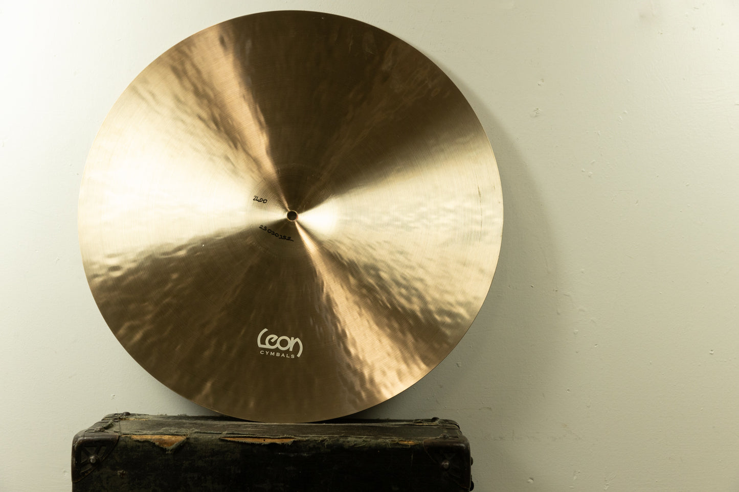 Leon 22" Dark Half Raw Mega Bell Ride Cymbal 2400g