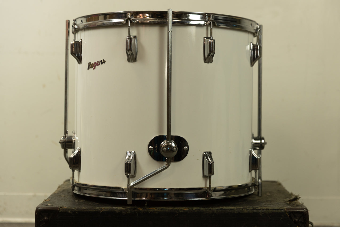 1970s Rogers 16x18 New England White Floor Tom