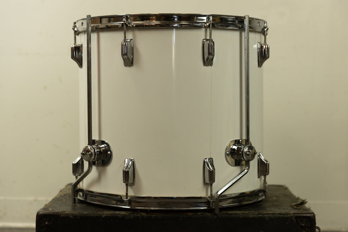 1970s Rogers 16x18 New England White Floor Tom