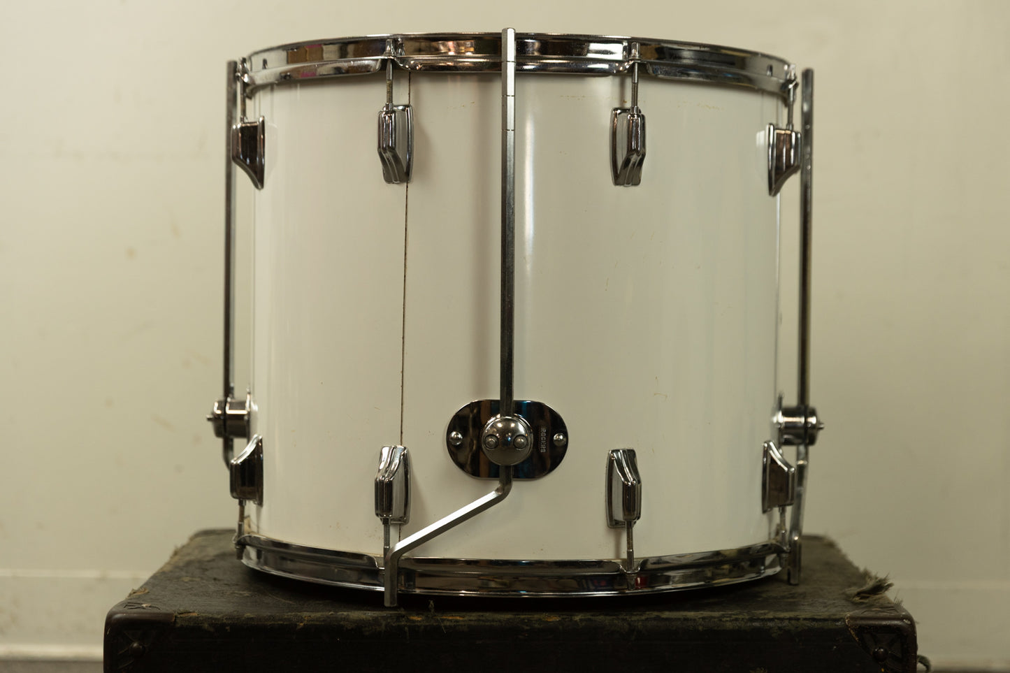 1970s Rogers 16x18 New England White Floor Tom