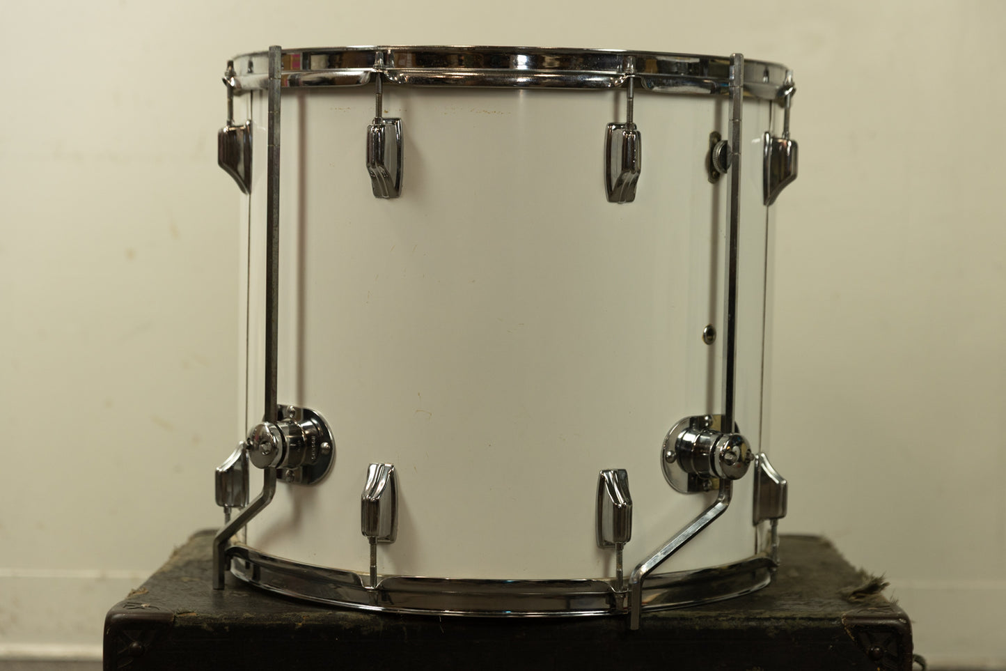 1970s Rogers 16x18 New England White Floor Tom