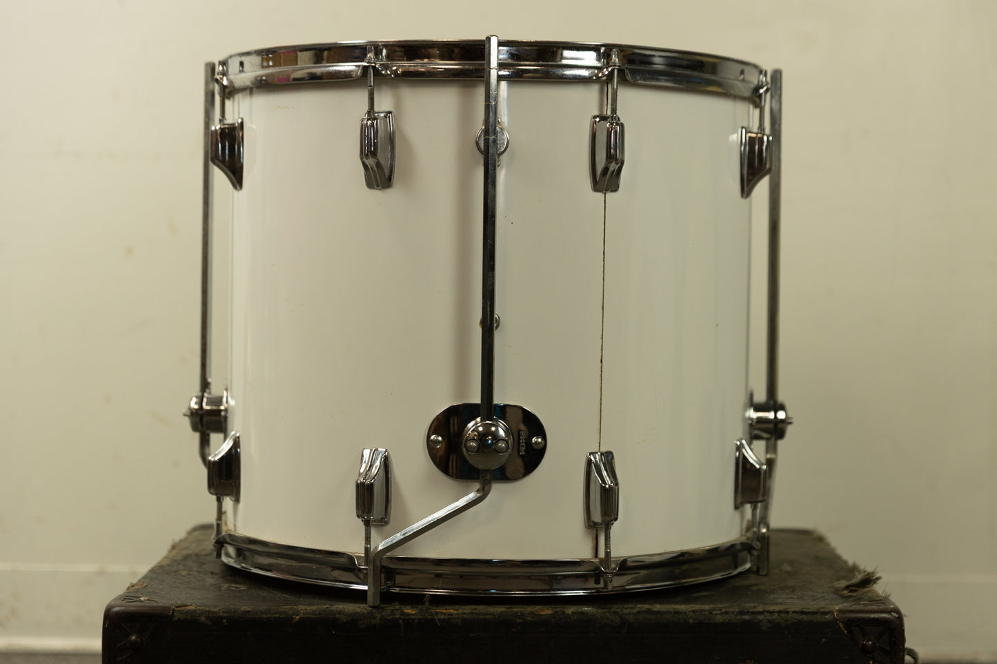 1970s Rogers 16x18 New England White Floor Tom