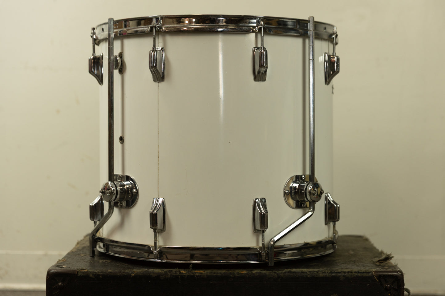 1970s Rogers 16x18 New England White Floor Tom