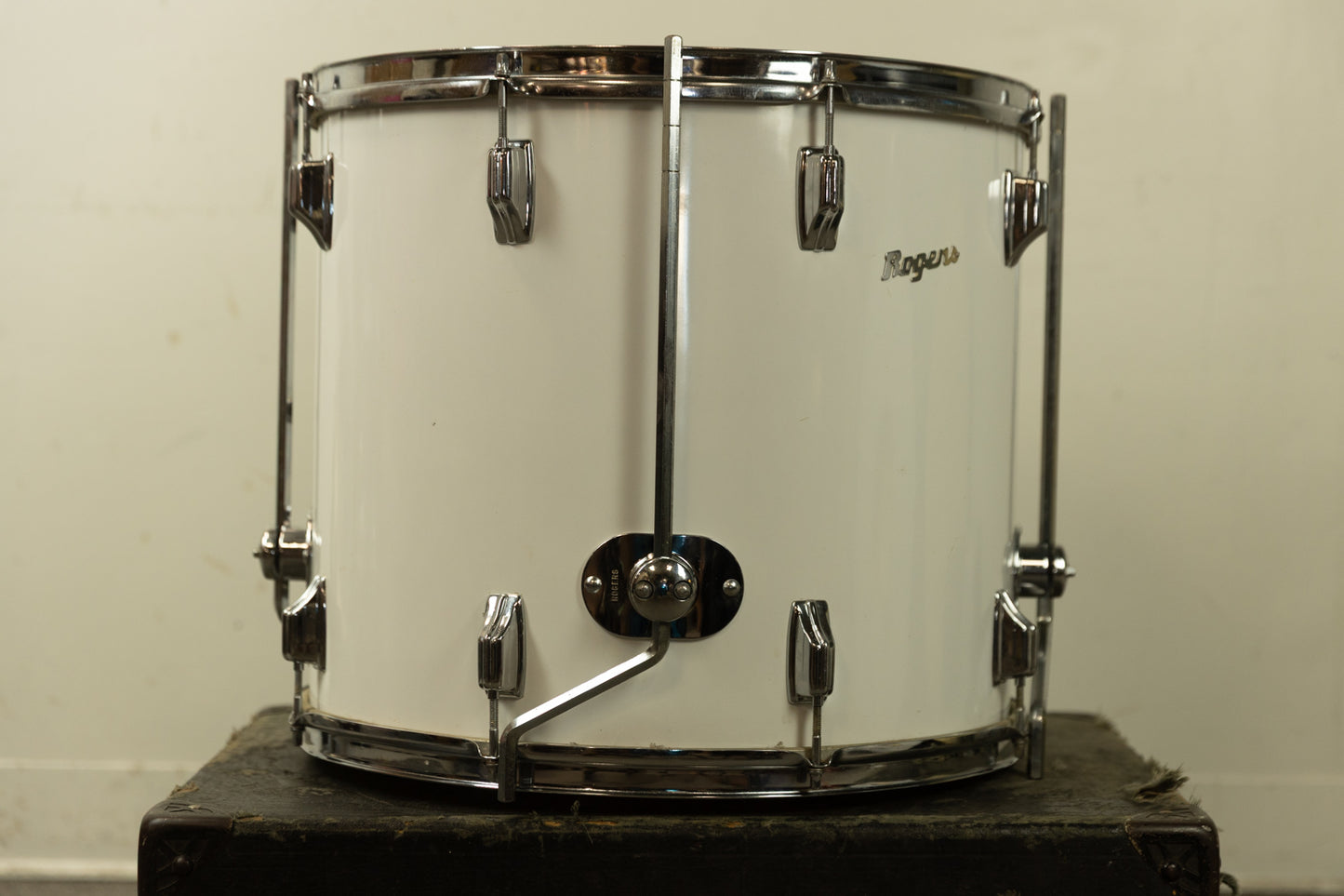 1970s Rogers 16x18 New England White Floor Tom