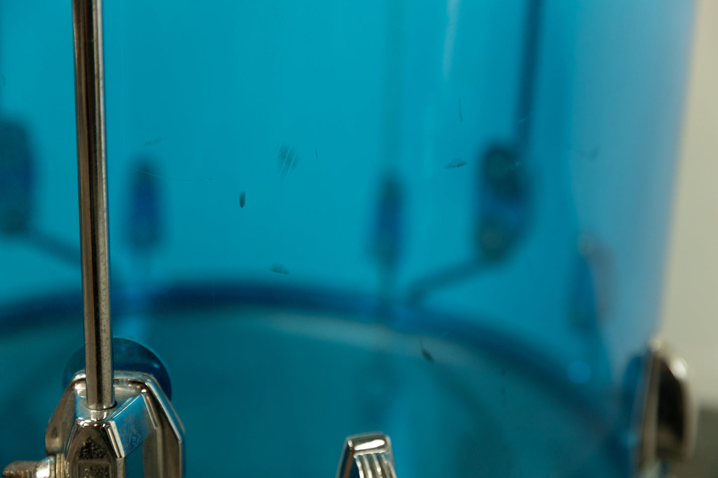 1970s Ludwig 16x18 Blue Vistalite Floor Tom