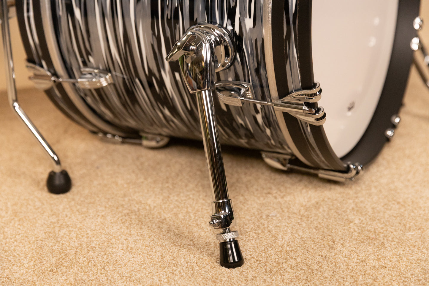 2026 Ludwig Black Oyster Classic Maple Jazzette Drum Set