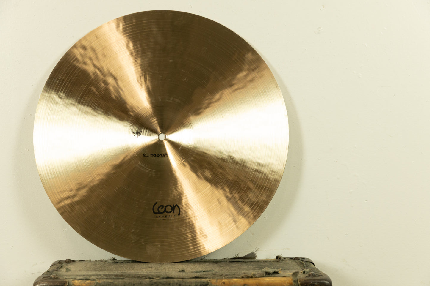 Leon 18" Vintage Medium Thin Crash Cymbal 1345g