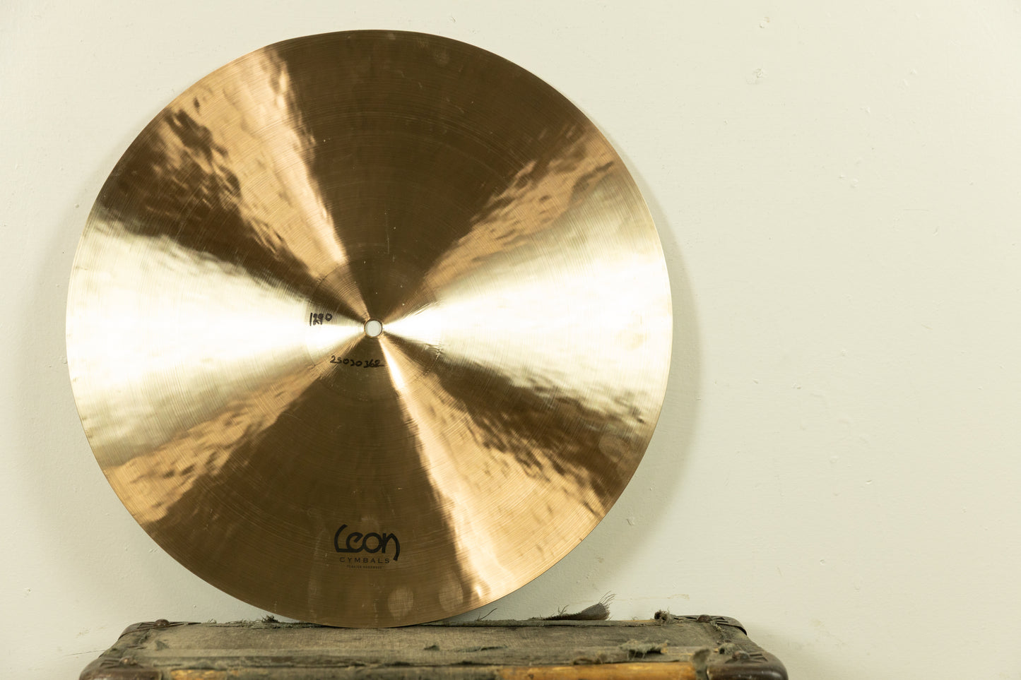Leon 18" Classic Thin Crash Cymbal 1290g