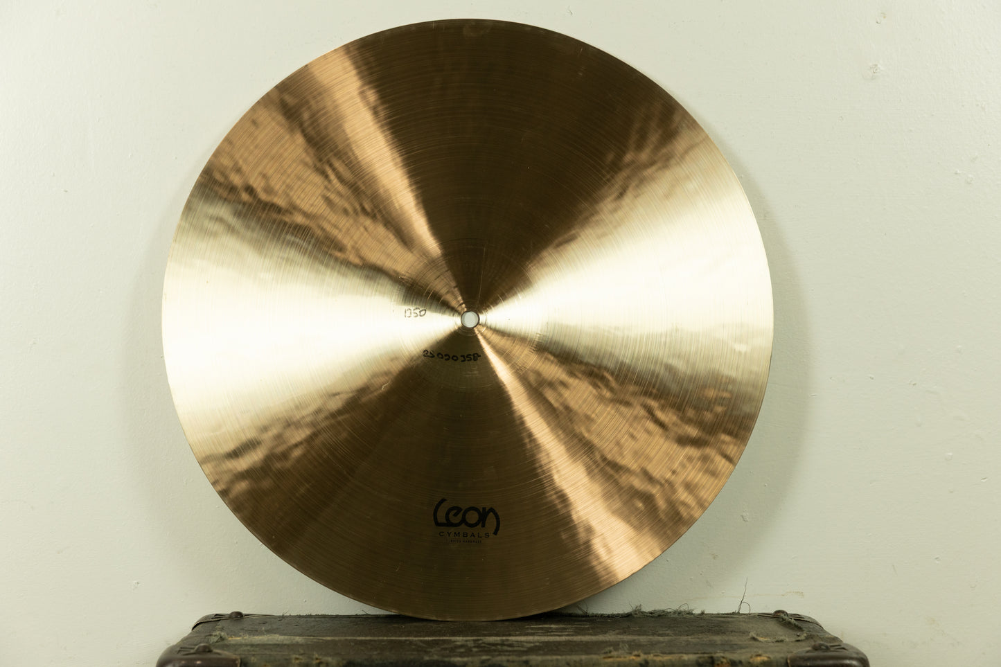 Leon 18" Vintage Medium Thin Crash Cymbal 1350g