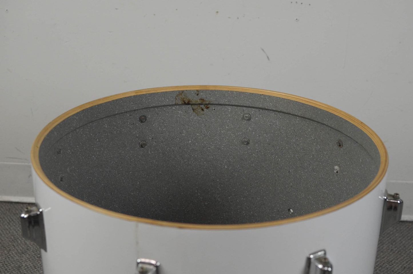 1970s Rogers 16x18 New England White Floor Tom