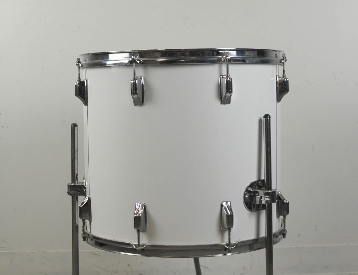 1970s Rogers 16x18 New England White Floor Tom