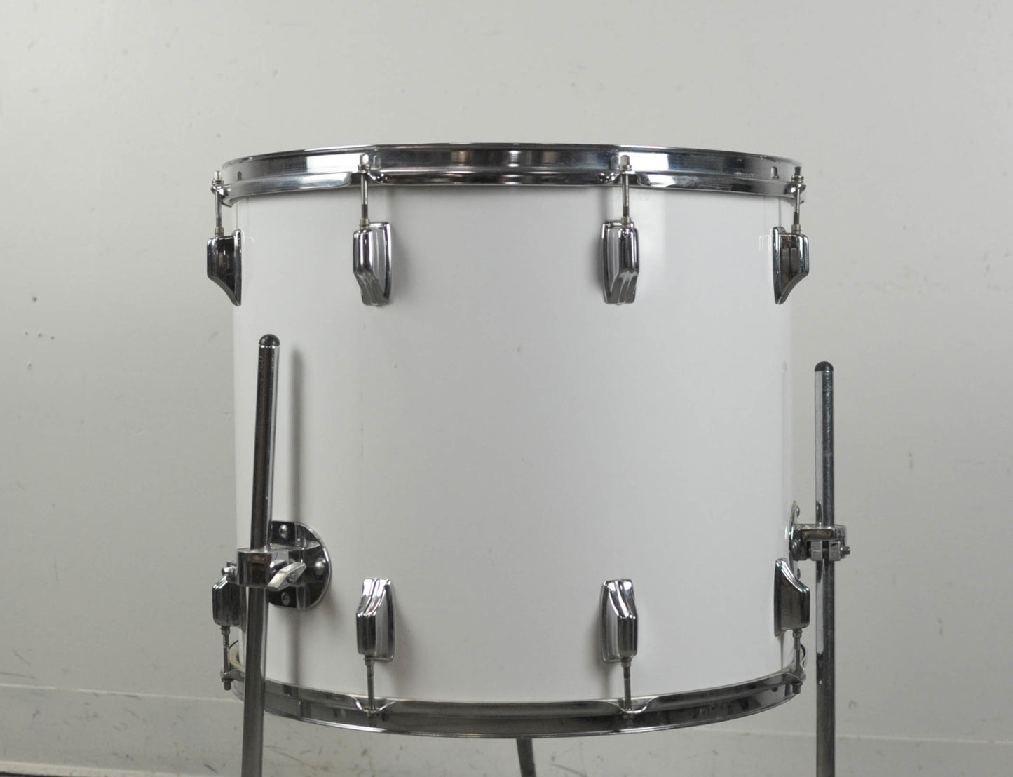 1970s Rogers 16x18 New England White Floor Tom