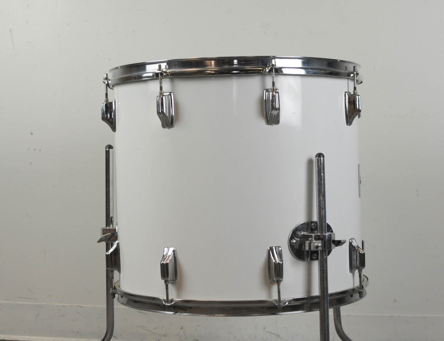 1970s Rogers 16x18 New England White Floor Tom