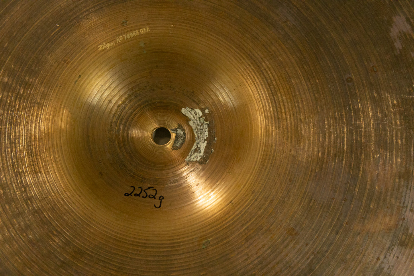 Zildjian 21" A. Avedis Crash/Ride Cymbal 2252g