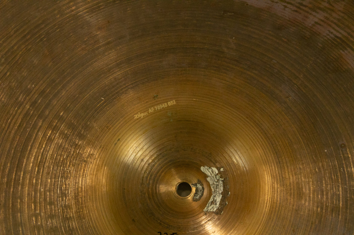 Zildjian 21" A. Avedis Crash/Ride Cymbal 2252g