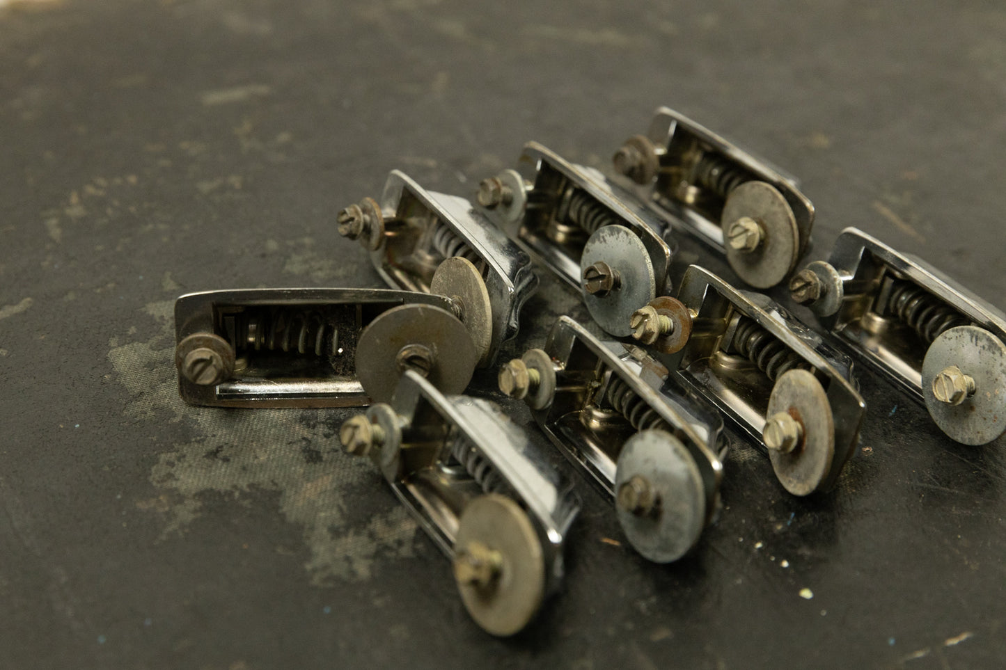 Vintage Rogers Small Beavertail Lugs (8)