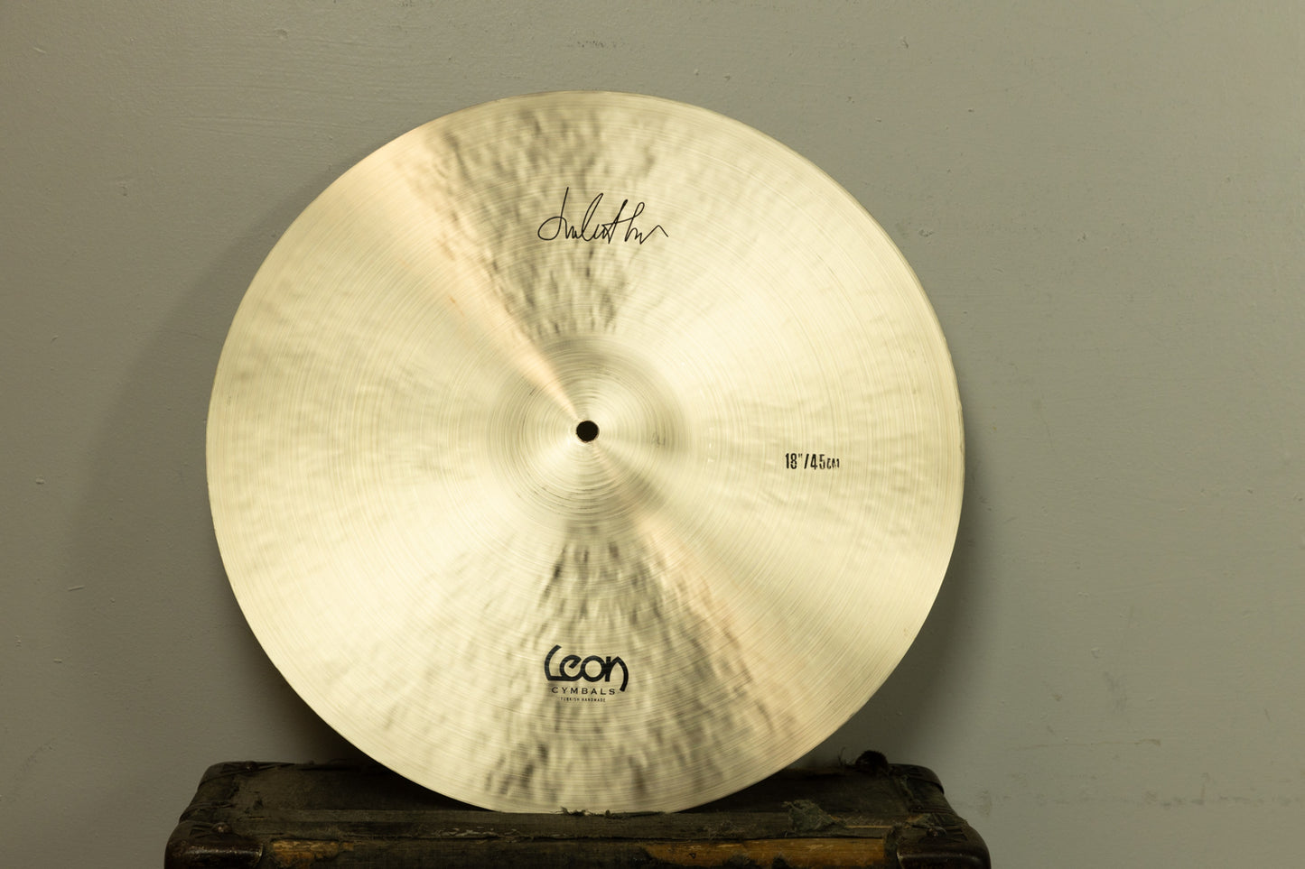Leon 18" Vintage Medium Bell Regular Crash Cymbal 1430g
