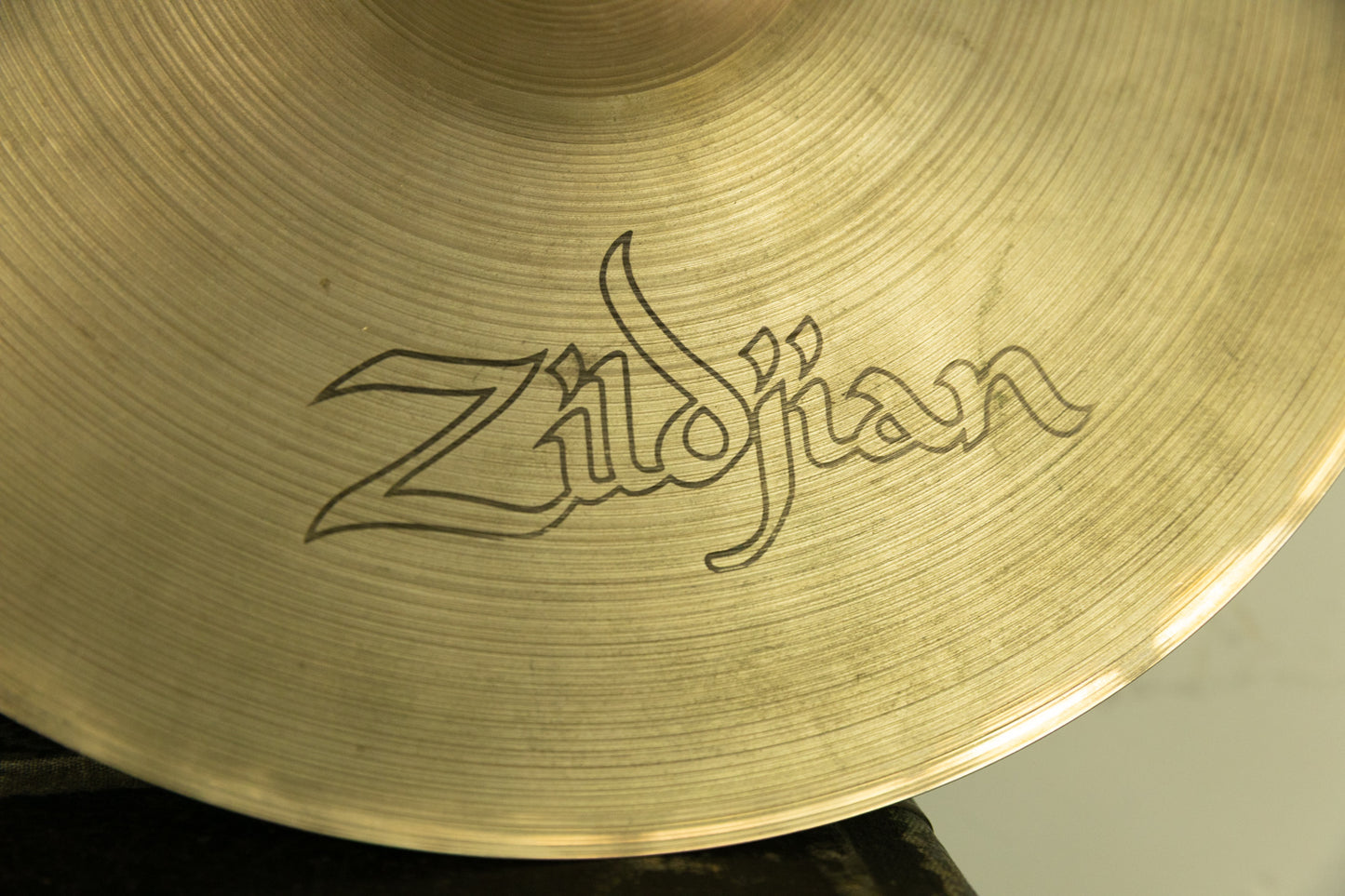 1970s Zildjian A 14" Hollow Logo New Beat Hi Hat Cymbals 893g 1391g
