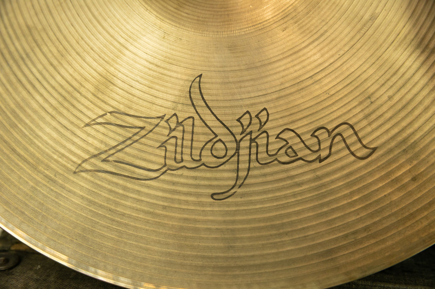 1970s Zildjian A 14" Hollow Logo New Beat Hi Hat Cymbals 893g 1391g
