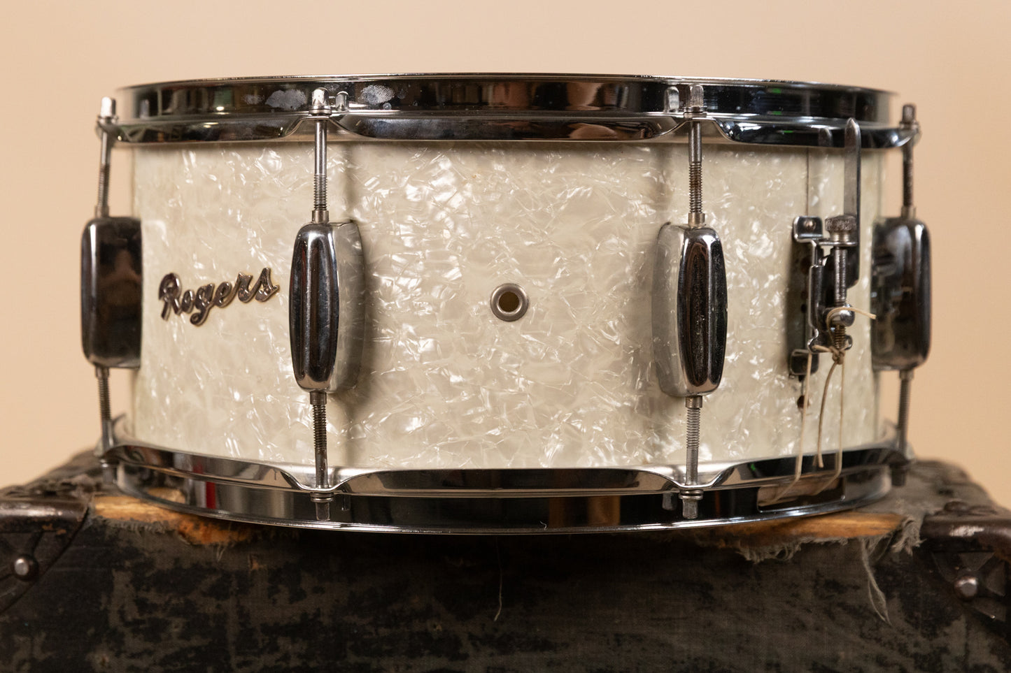 1959 Rogers 6.5x14 "Pirate Badge" Holiday White Marine Pearl Snare Drum