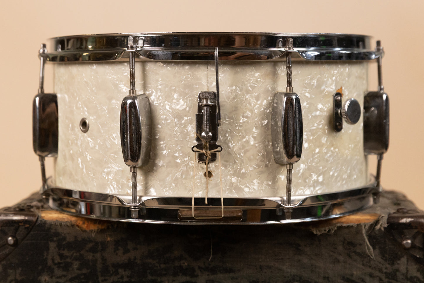 1959 Rogers 6.5x14 "Pirate Badge" Holiday White Marine Pearl Snare Drum