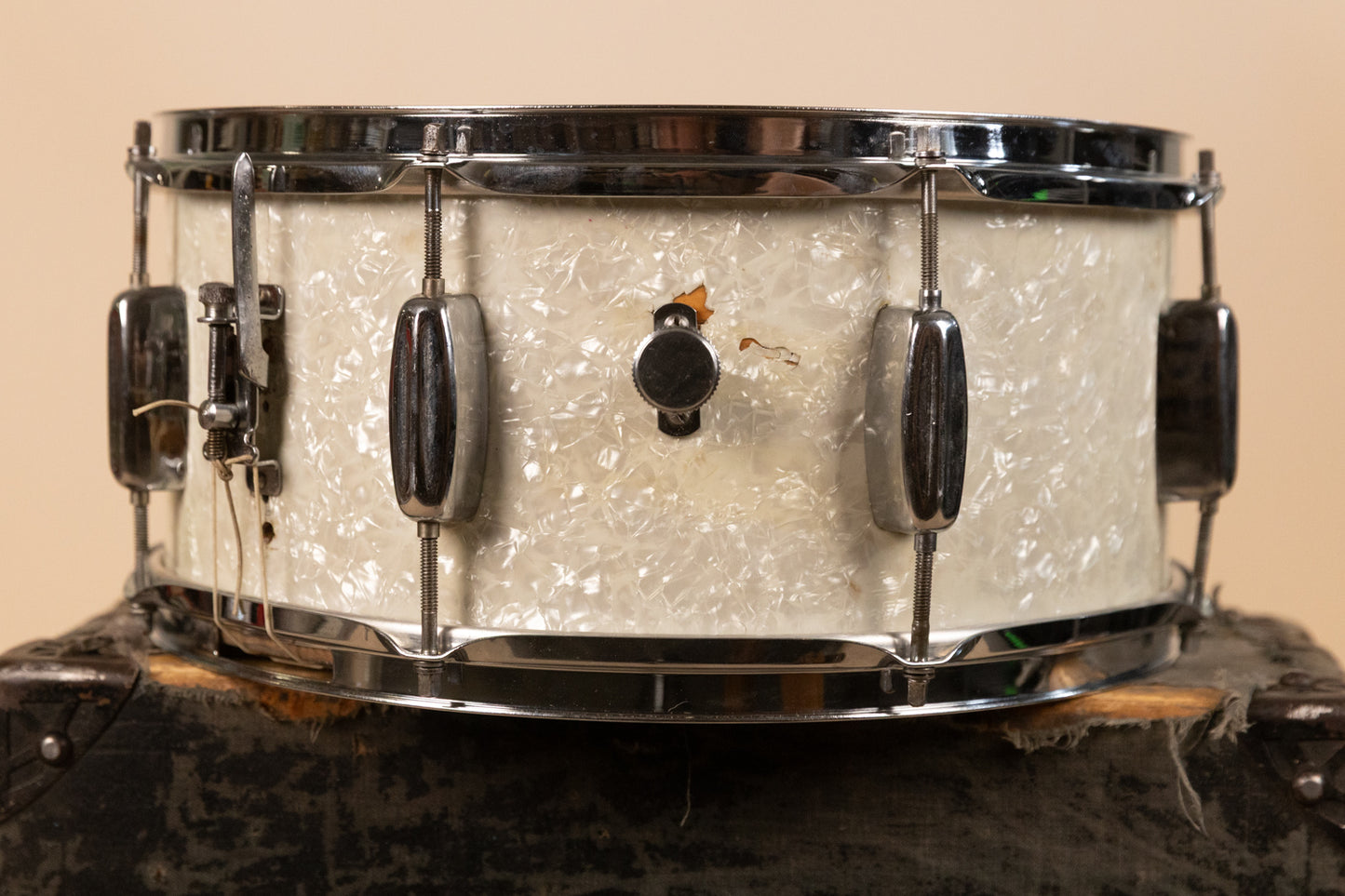 1959 Rogers 6.5x14 "Pirate Badge" Holiday White Marine Pearl Snare Drum