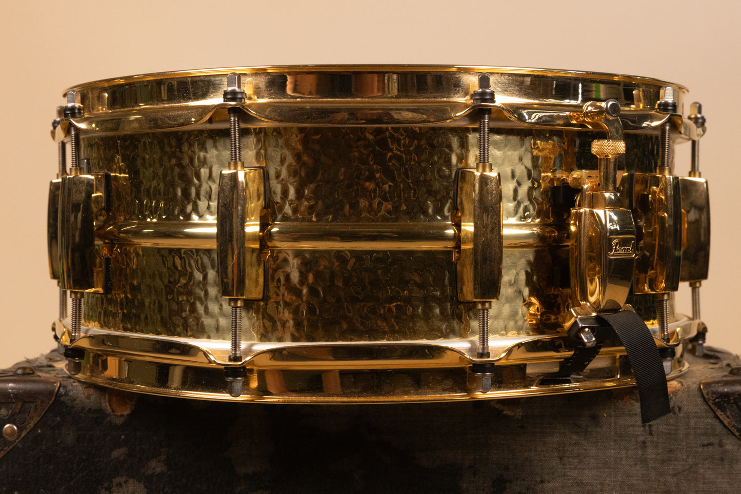Pearl 5.5x14 Jimmy DeGrasso Signature Hammered Brass Snare Drum