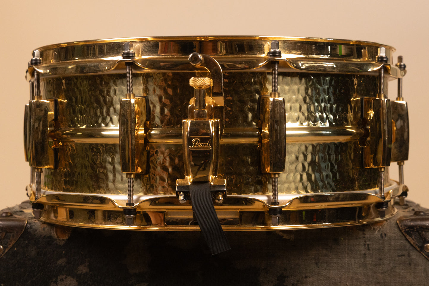 Pearl 5.5x14 Jimmy DeGrasso Signature Hammered Brass Snare Drum
