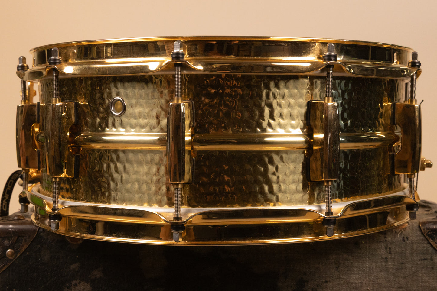 Pearl 5.5x14 Jimmy DeGrasso Signature Hammered Brass Snare Drum