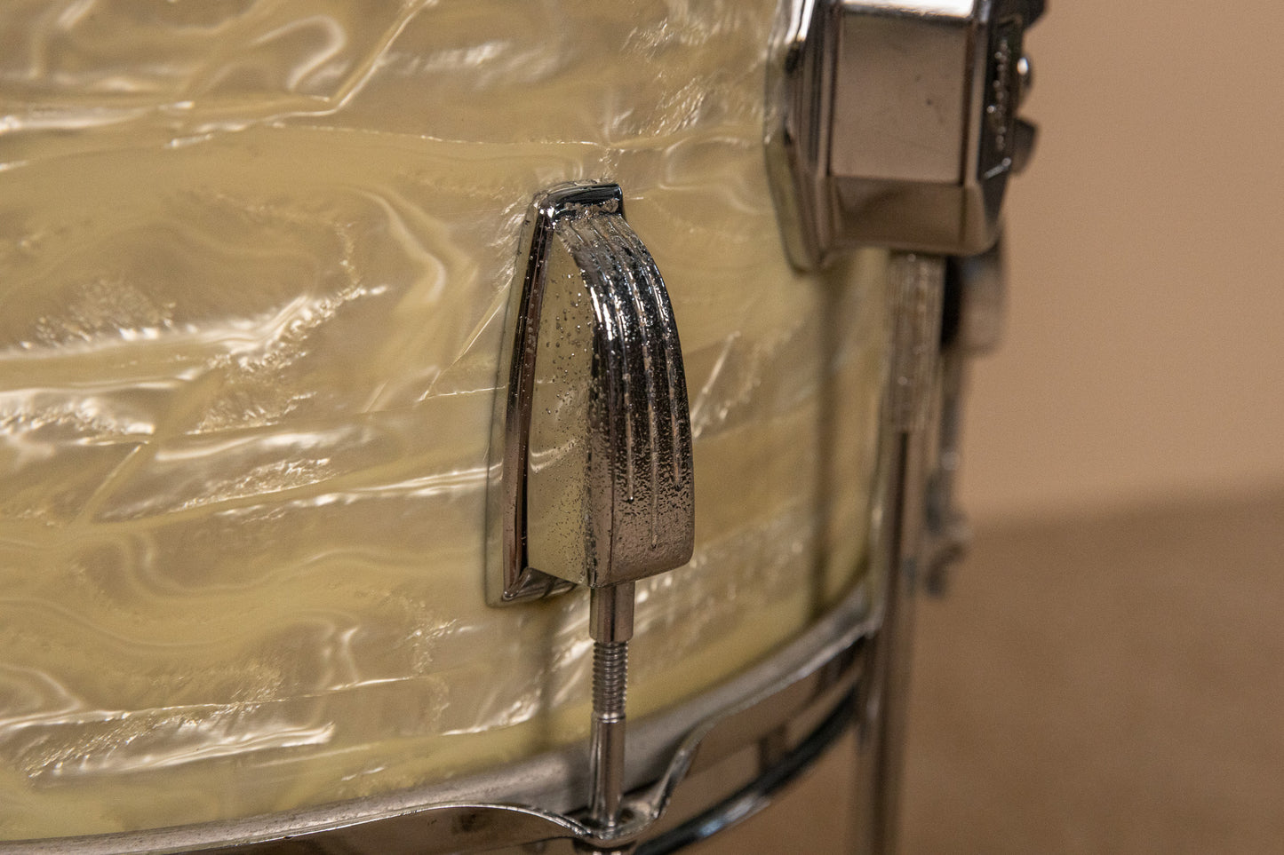1970s Ludwig 14x14 White Marine Pearl Floor Tom