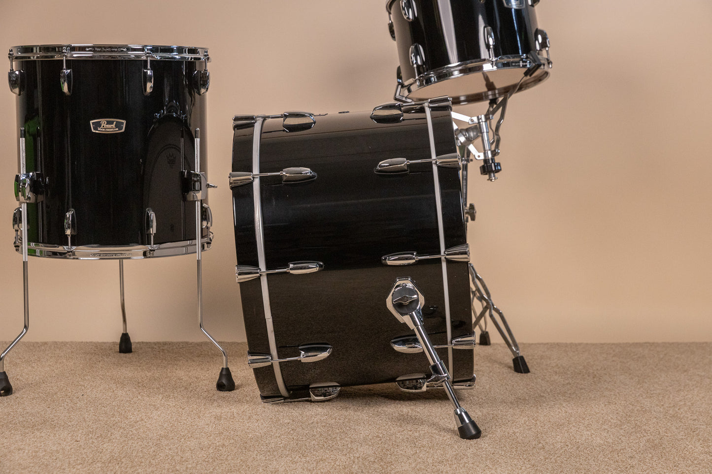 Pearl Wood Fiberglass Reissue Piano Black Drum Set