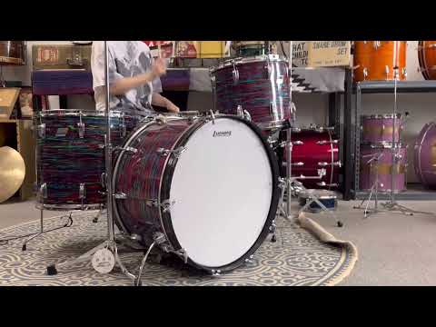 70. léta 20. století Ludwig Psychedelic Red Drum Set70. léta 20. století Ludwig Psychedelic Red Drum Set  